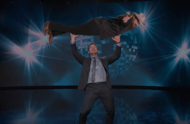 Chris Pratt and Chris Stapleton sing ‘(I’ve Had) The Time of My Life’