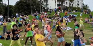 Bob’s Dance Shop brings back the Flash Mob with the ‘Flash Bob’ Bob's Dance Shop brings back the Flash Mob with the Flash Bob
